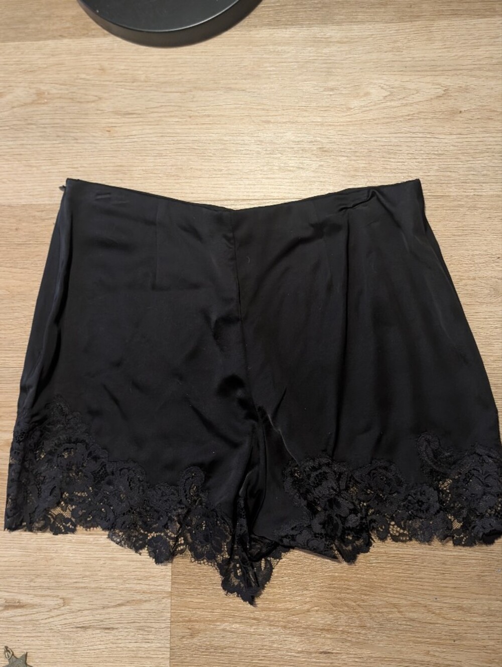 ALC Pipa Lace Trimmed Shorts in Black sz MED - Picture 9 of 16